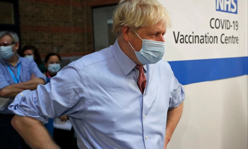 Μήνυμα Βρετανού πρωθυπουργού για εμβολιασμό: Θα το νικήσουμε αυτό μαζί